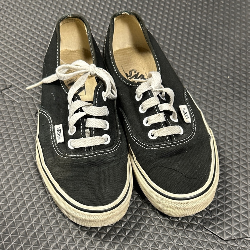 Vans Black and White Canvas Shoes women’s 6.5